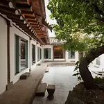Side Hanok Residence