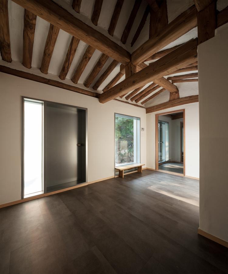 Side Hanok 2*