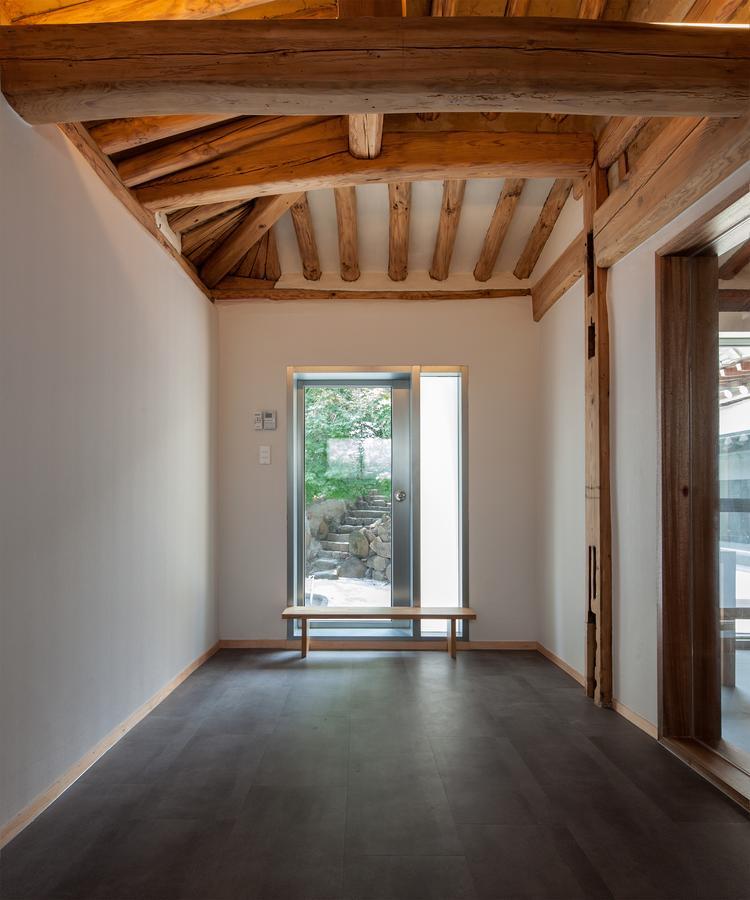 Side Hanok Hotel