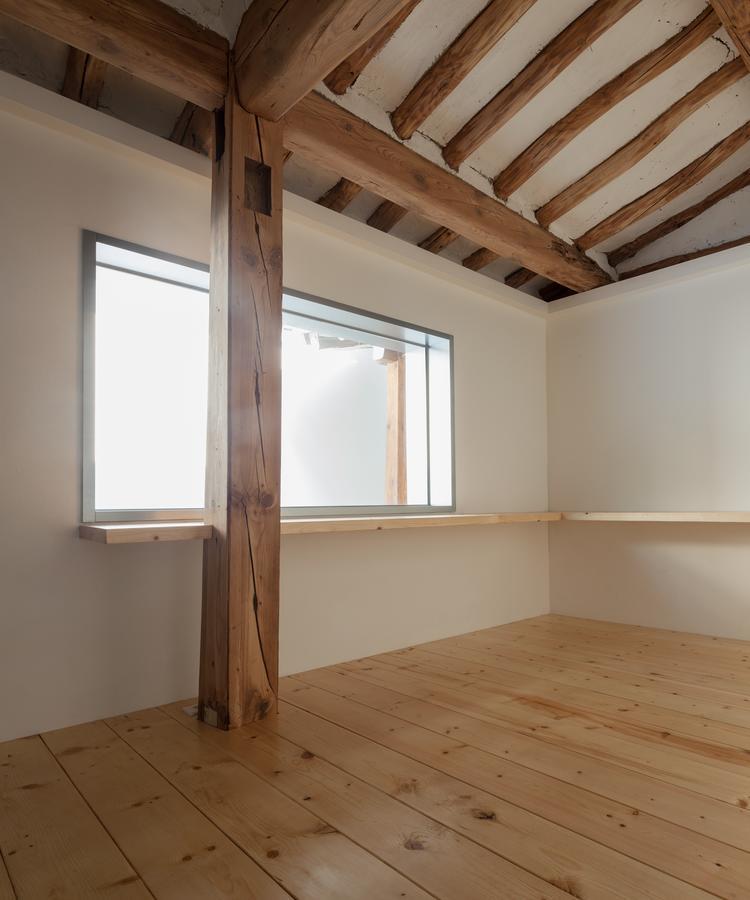 Side Hanok
